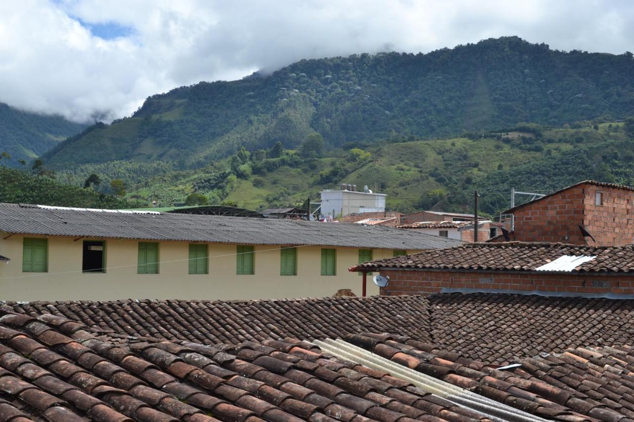 Hostal Naty Luna Jardín Exterior photo